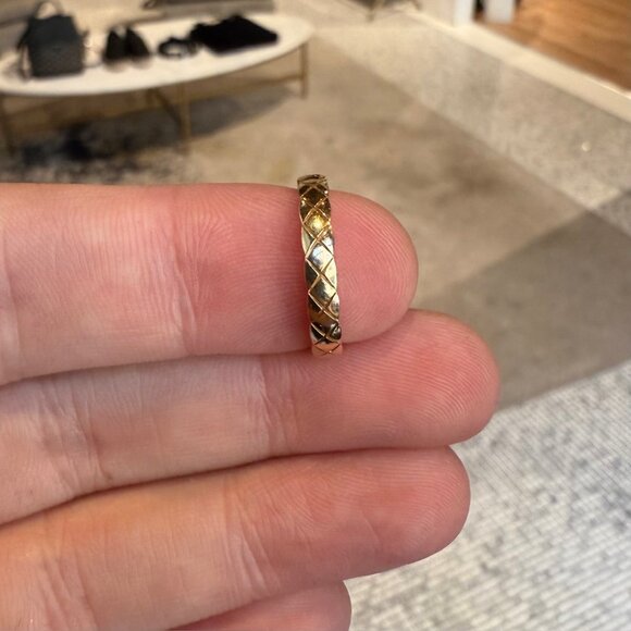 Chanel Coco Crush Mini Version Yellow Gold Ring - Picture 9 of 14